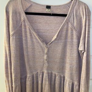 Super cute and casual free people shirt!